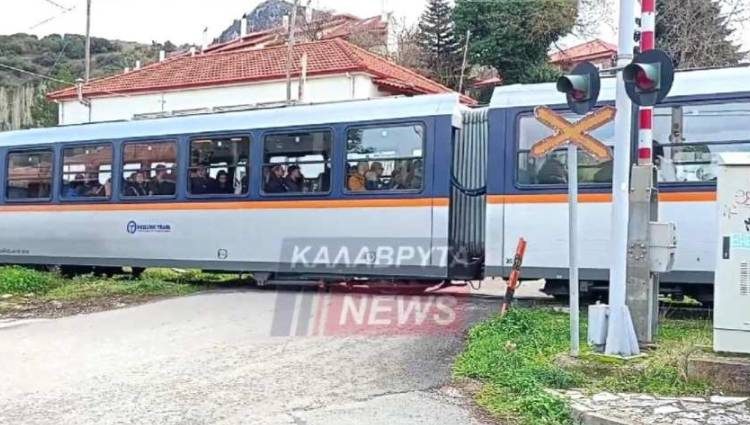 Καλάβρυτα: Πέρναγε το τρένο με ανοιχτές μπάρες-ΟΣΕ: Δεν πρόλαβαν να αγοράσουν μπαταρίες!